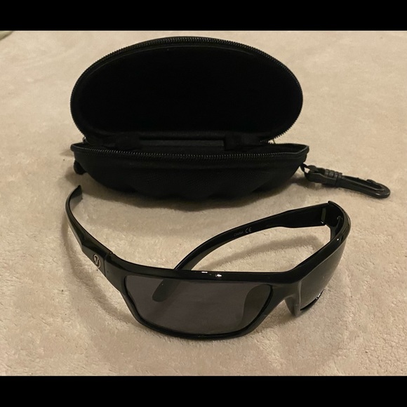 Stylish Black Sunglasses - Picture 3 of 3